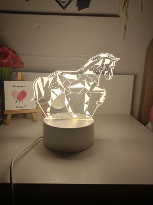 Lampka nocna w kształcie konia