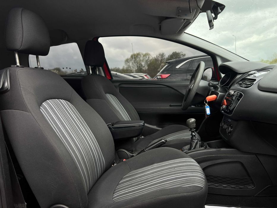 Fiat Punto 2011 року