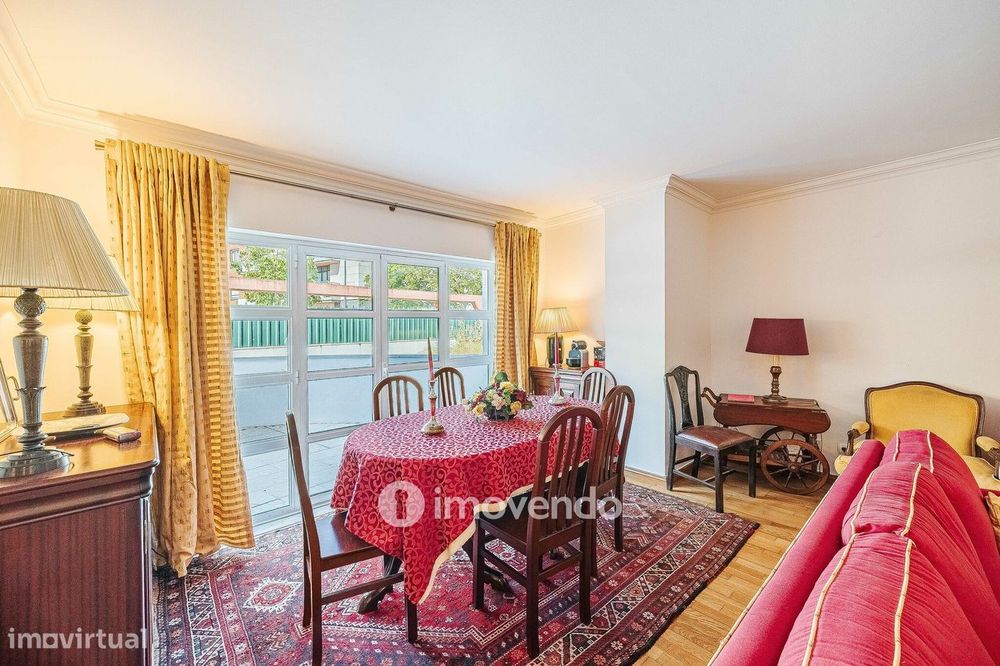 Apartamento T4 exclusivo, com estacionamento e terraço, em Belém