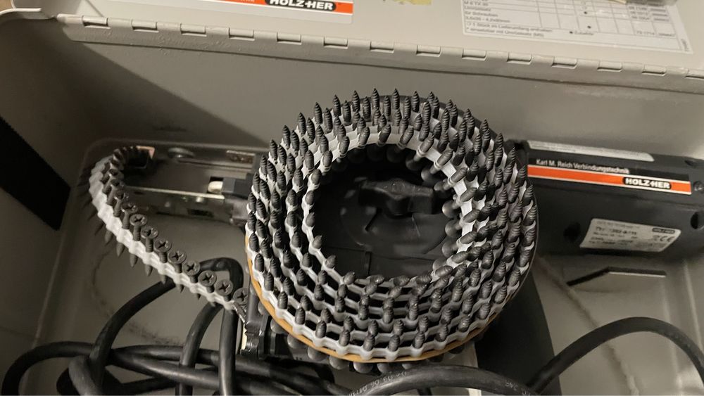 Aparafusadora com alimentador64550654733441121