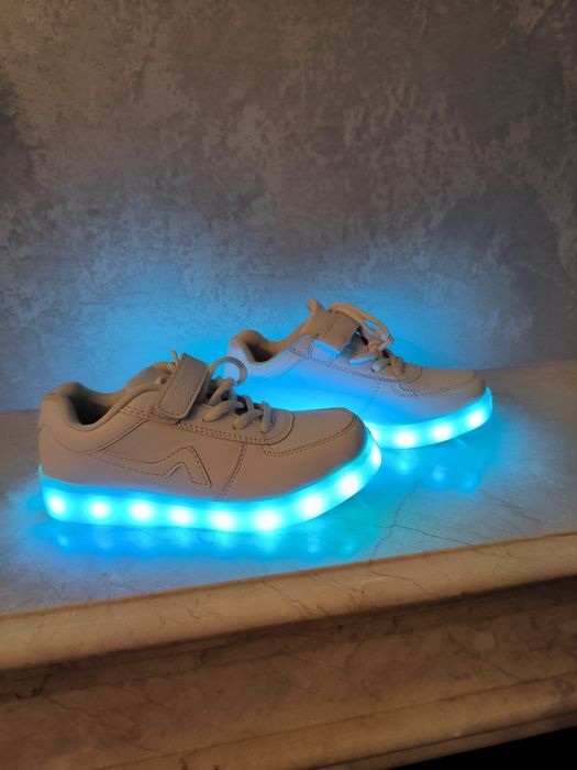 Дитячі кросівки з LED підсвіткою на USB р. 30 (устілка 18.5-19 см) Ідеальний стан