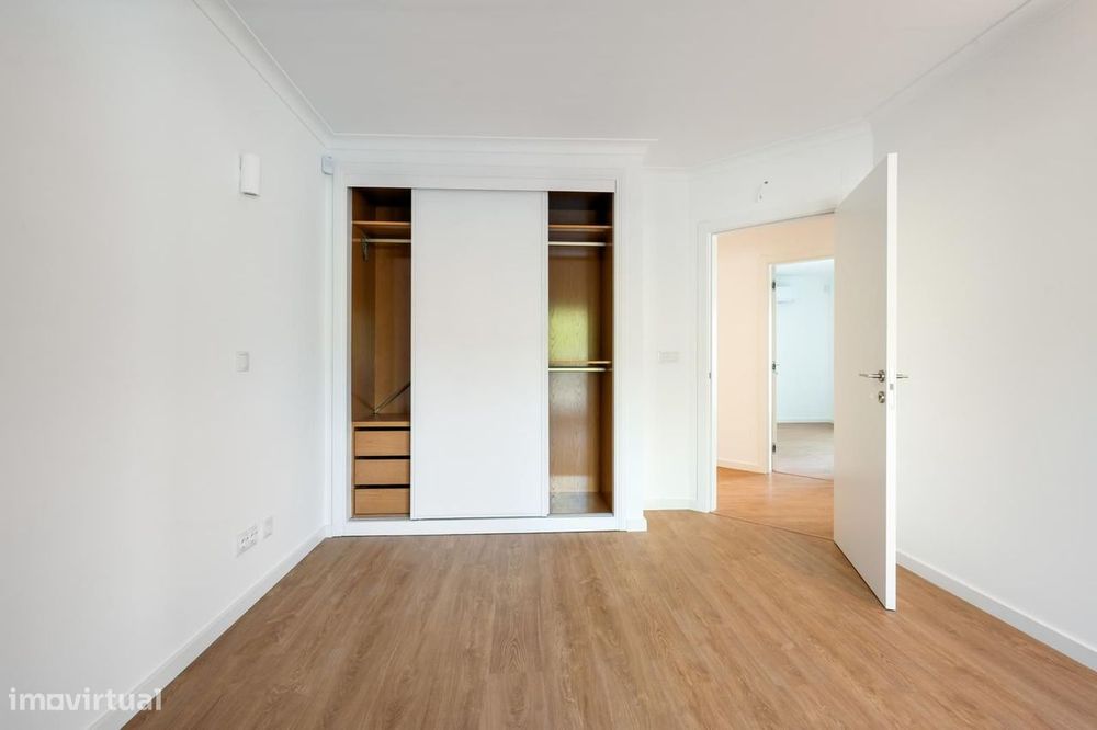 Apartamento T3 com jardim, Paço de Arcos, Oeiras