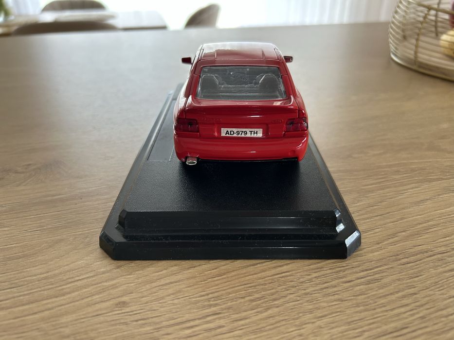 Bburago Burago model Ford Escort RS Cosworth 1:24