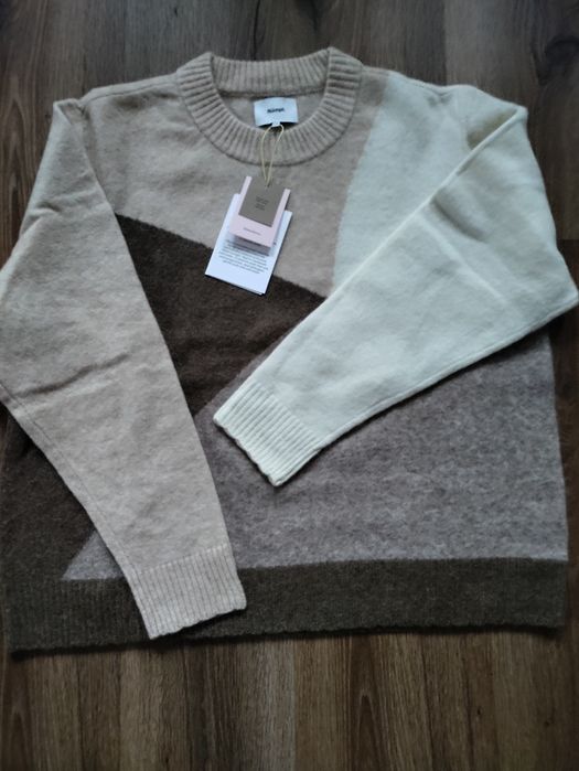 Шикарний пуловер у бежеві тони