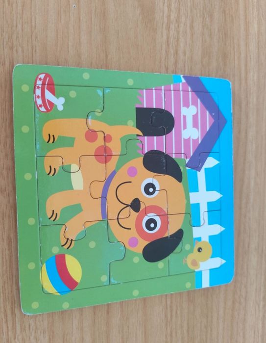 Puzzle drewniane z pieskiem