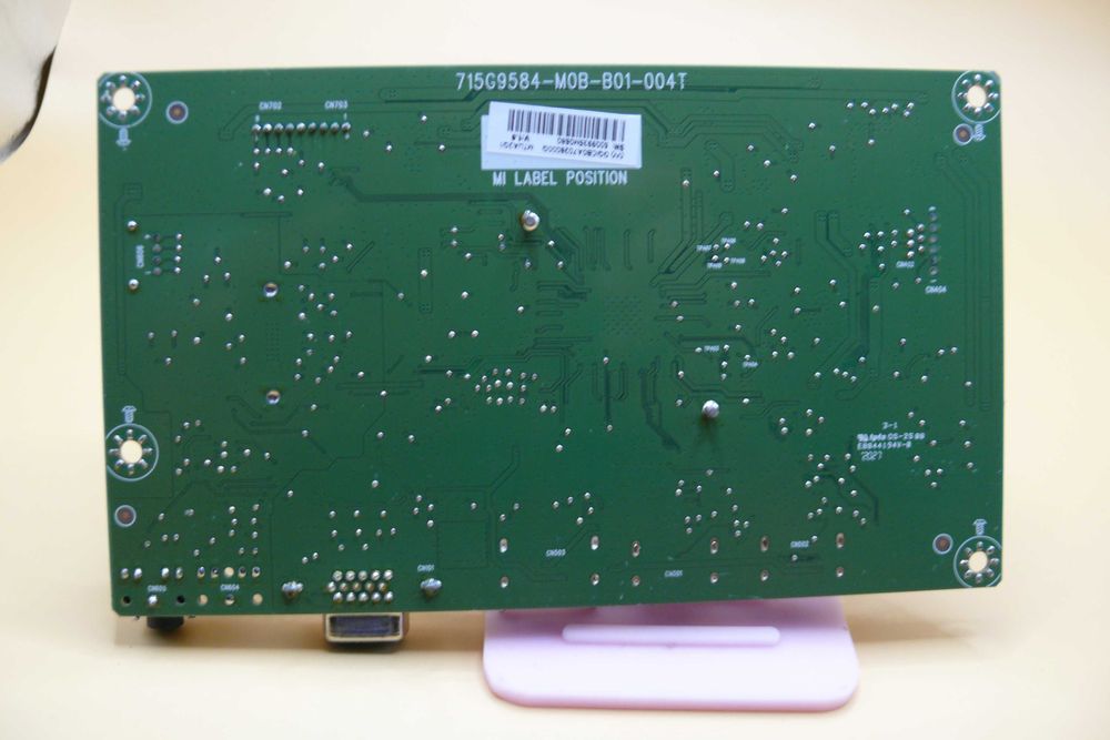 Placa principal com a referência 715G9584-MOB-B01-004T.