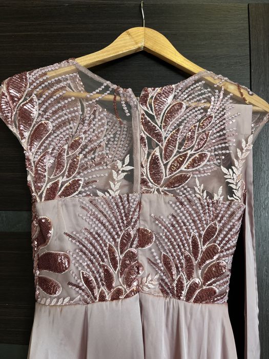 Вечірня сукня.