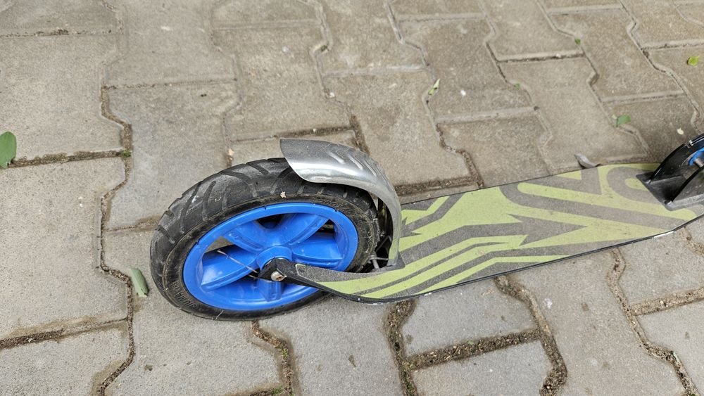 Hulajnoga Spokey z pompowanymi kółkami. W 100% sprawna!