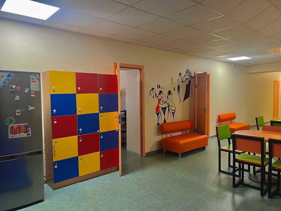 Место в комнате у метро Киев/ Дешевое жилье посуточно