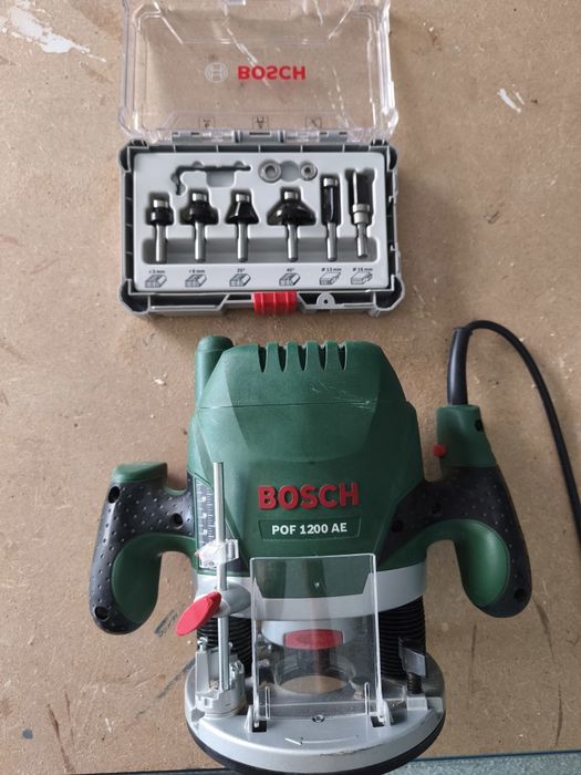 Tupia 1200W POF 1200 AE Bosch + Jogo 6 Fresas 8mm Bosch