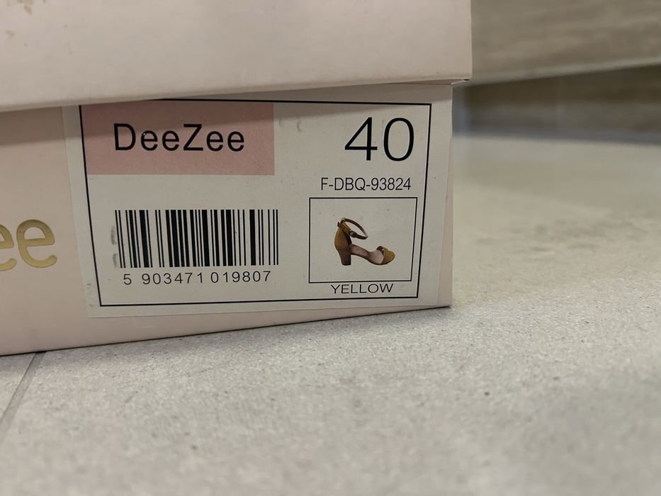 Beżowe botki, sznurowane na podwyższeniu, DeeZee