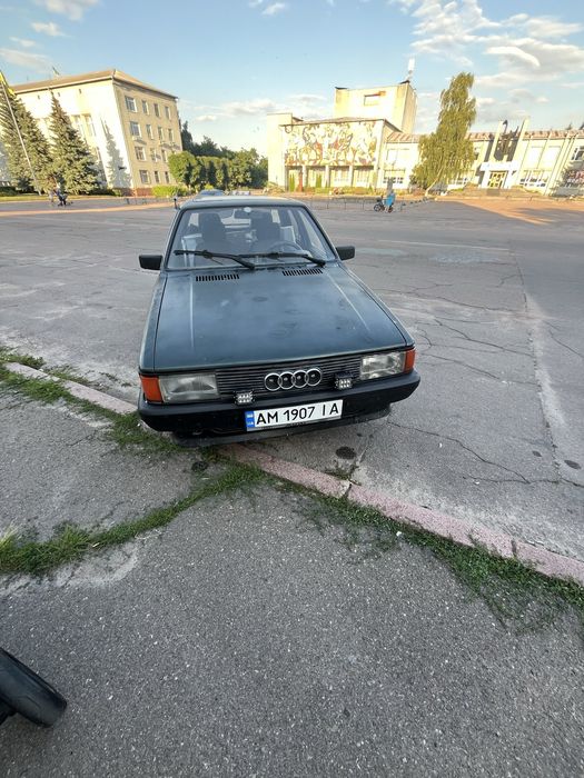 Економний автомобіль Audi 80 b2