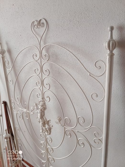 Conjunto de camas de ferro antigas