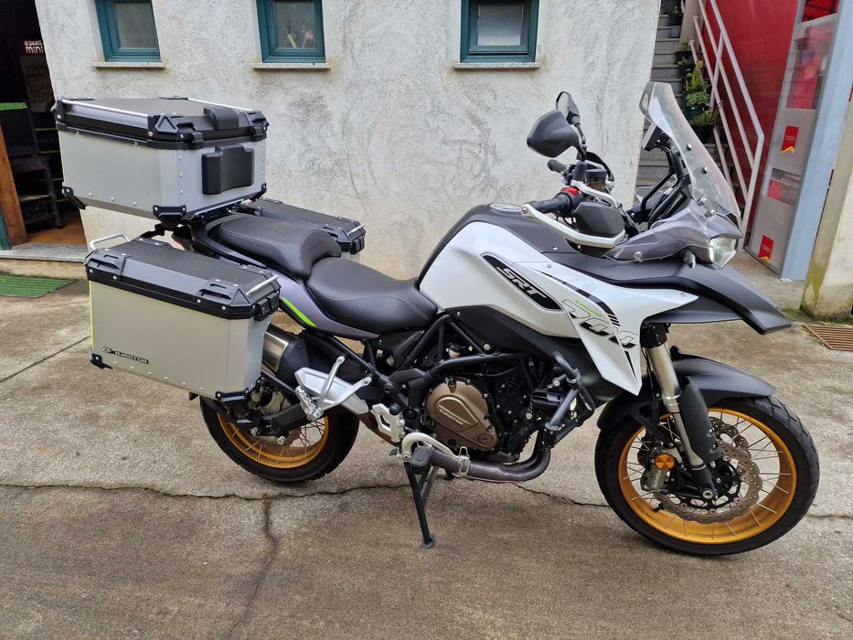 QJ SRT 700X como nova