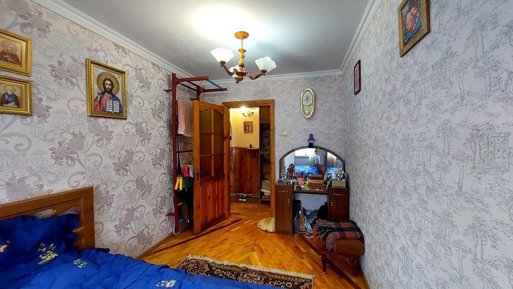 Продам 4-кімнатну квартиру. Пр-т Незалежності,301.