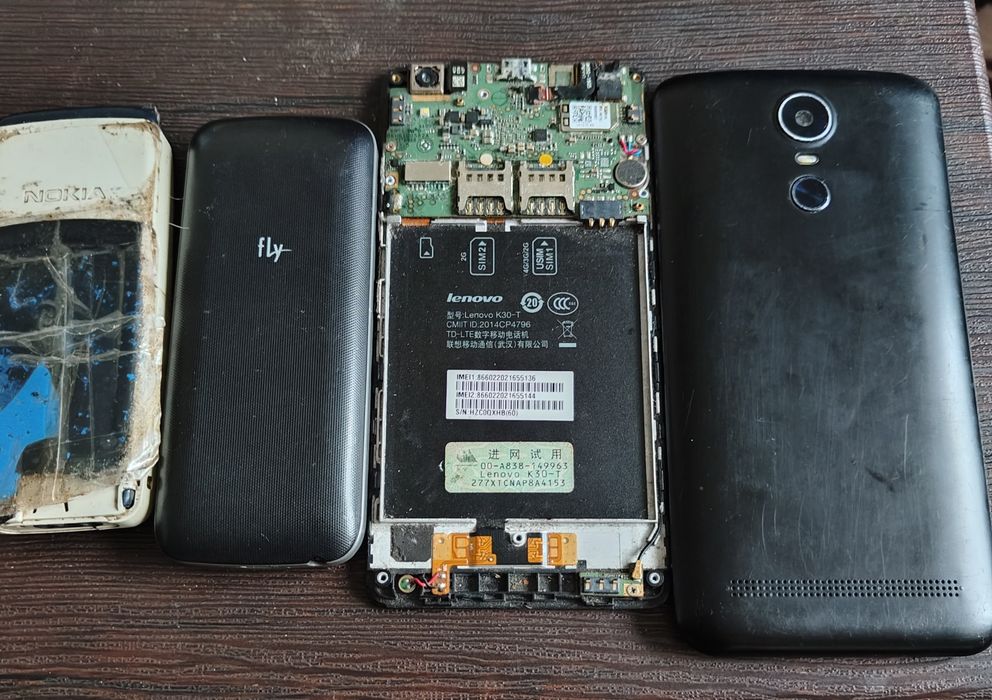 Телефоны на запчасти.