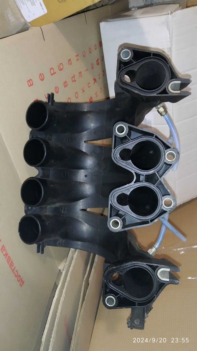 Впускной коллектор, фари 1,6 Audi, Skoda, Seat, VW06А133206N