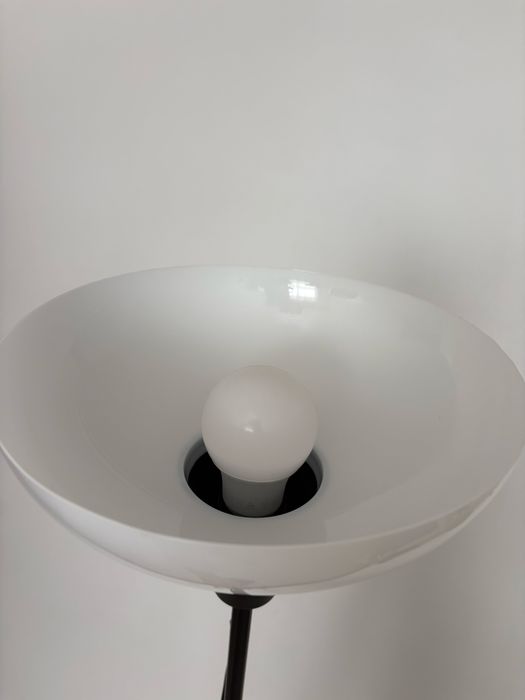 Candeeiro de pé da IKEA