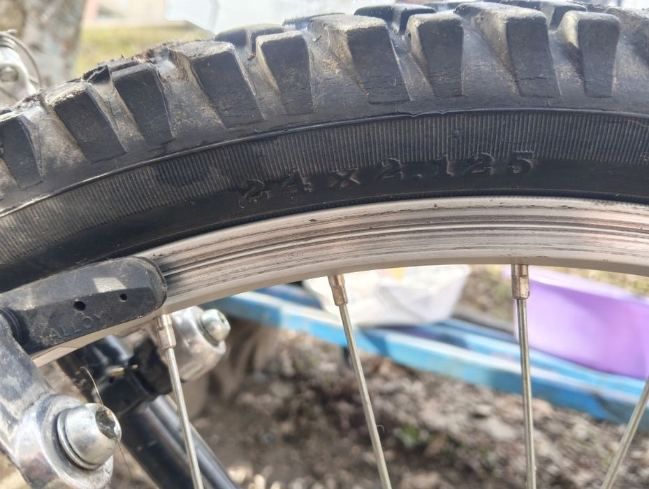 Велосипед підлітковий  24
Нові покришки
Колеса 26
Підійде для підліт