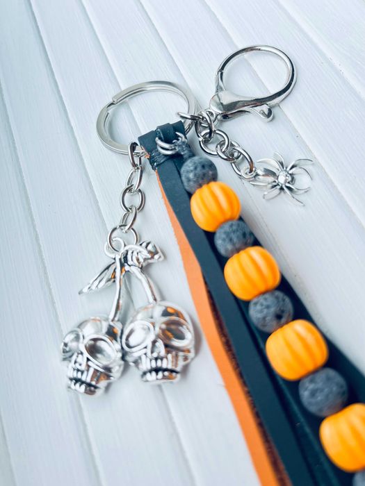 Skórzana zawieszka do torby Halloween brelok do kluczy ręcznie robiony