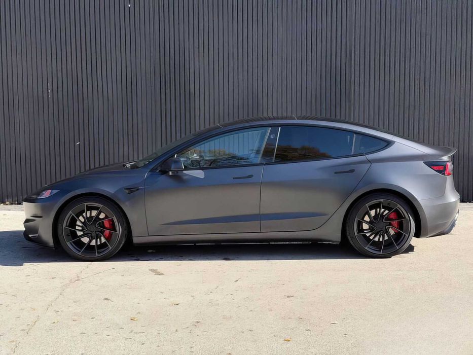 Tesla Model 3      2024