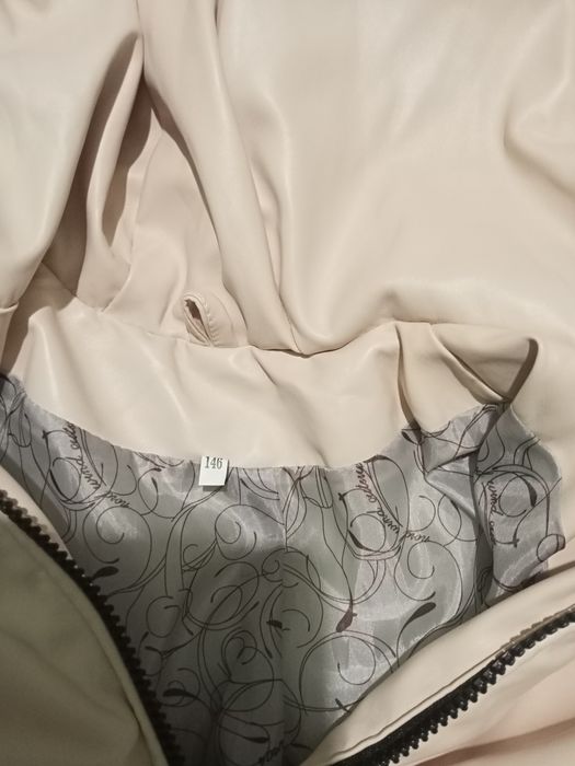 Продам куртку для девочки.