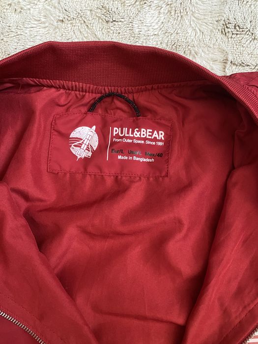 Червоний бомбер Nasa від Pull&Bear