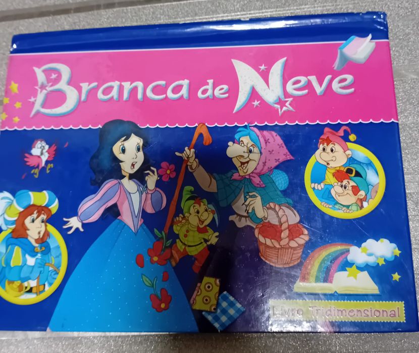 Diversos livros infanto-juvenis