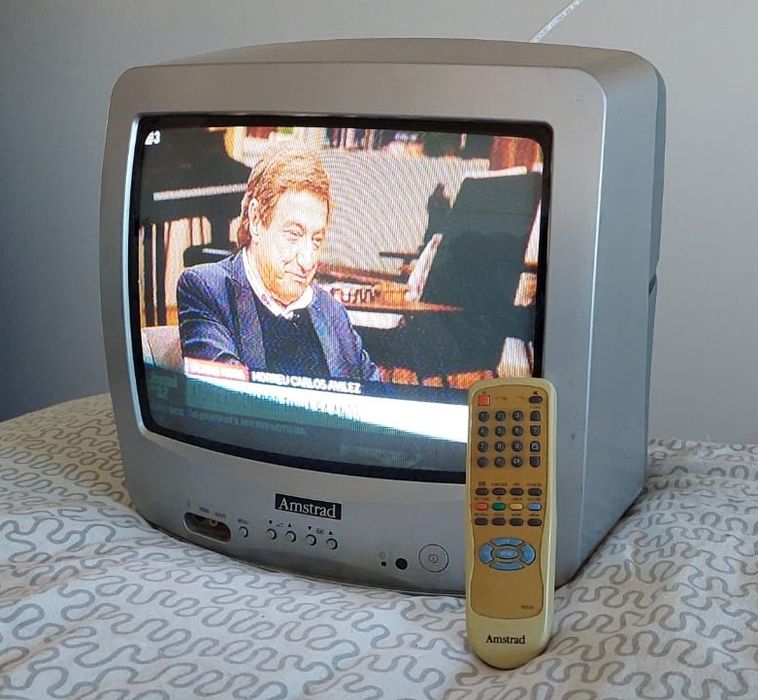 Televisão Amstrad TV + comando + antena + cabo de antena