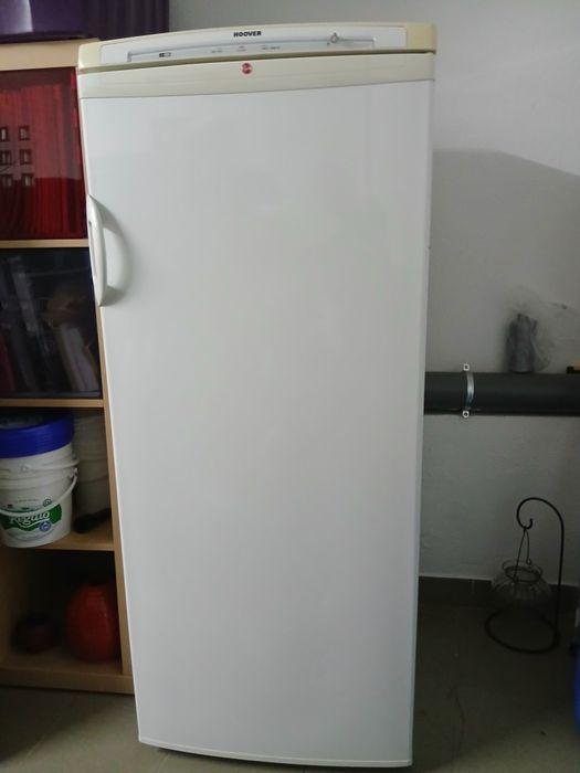 Arca congeladora vertical hoover para pecas (não funciona)
