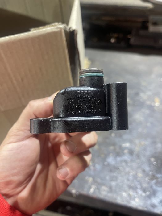 Ауди Q7 клапанная крышка