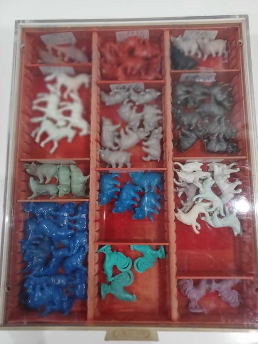 Vários Bonecos em PVC