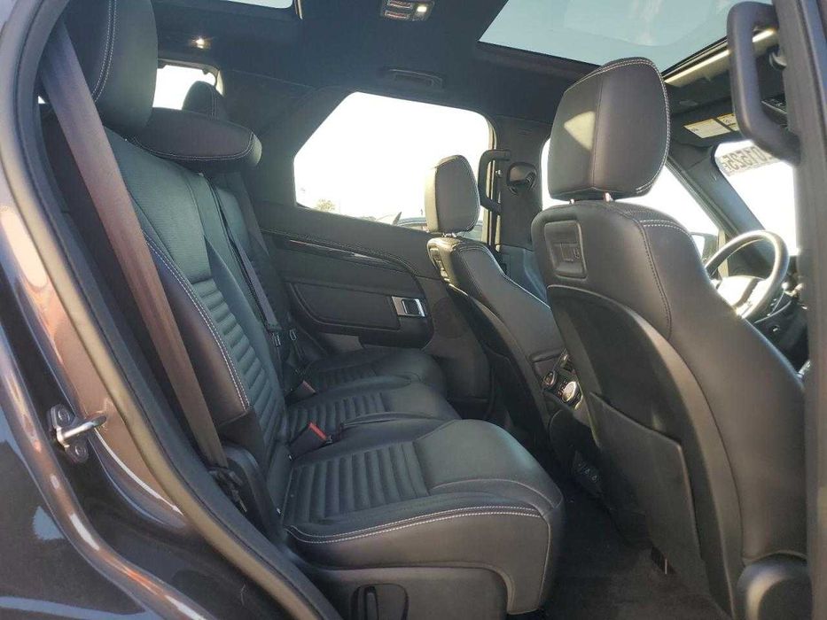 Land Rover Discovery R-Dynamic (2021)