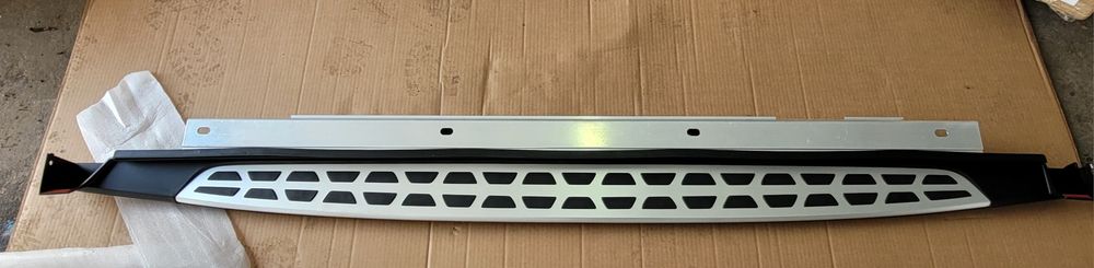 Renault Arkana próg stopień lewy