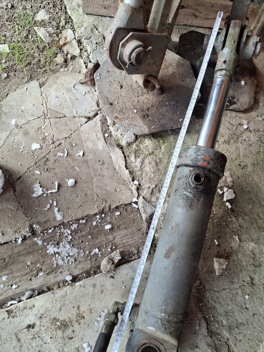 Części  siłownik podpory hydrauliczne koparka