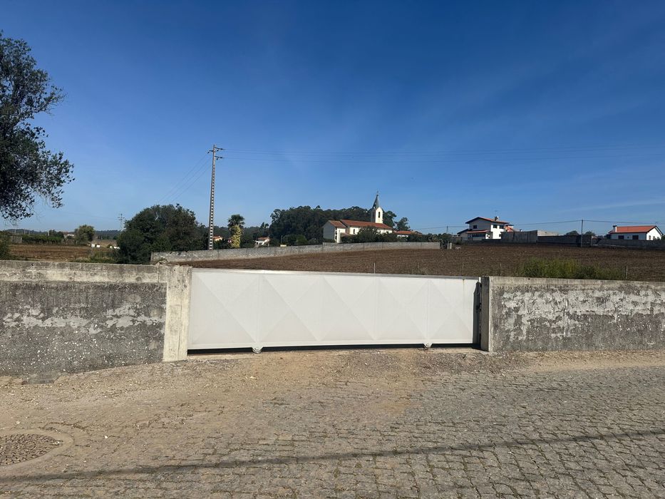 Aluga-se Estaleiro/ Terreno/ Espaço