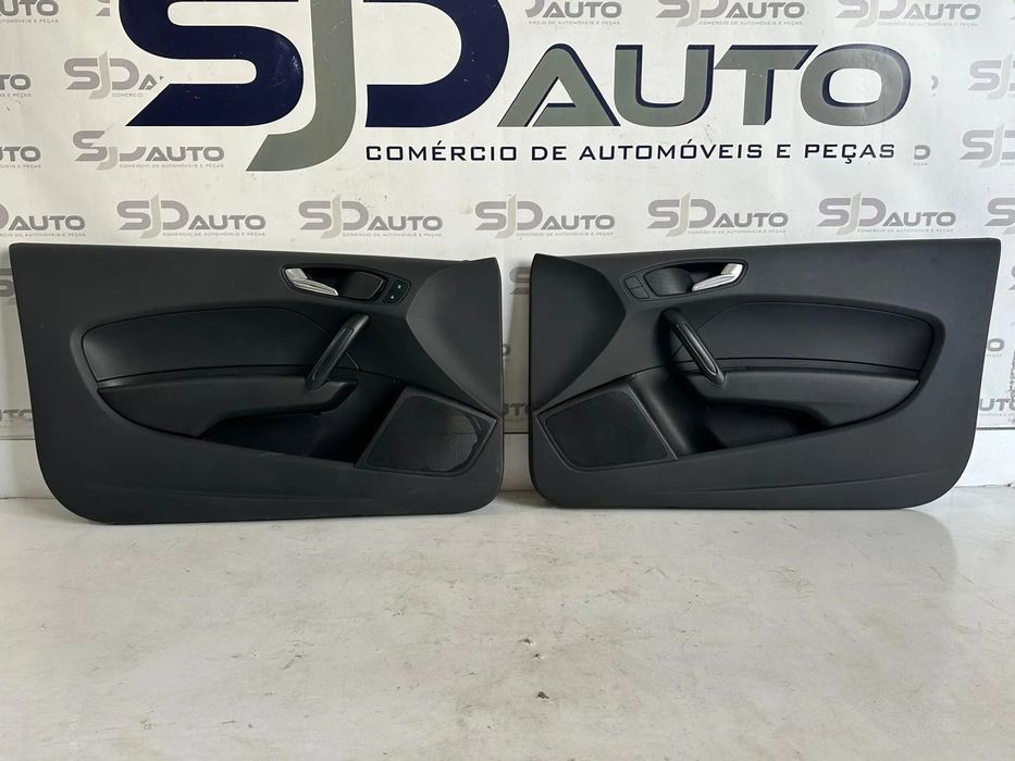 Farda Frente Direita / Esquerda - Audi A1 8X (3 Portas) (2014)