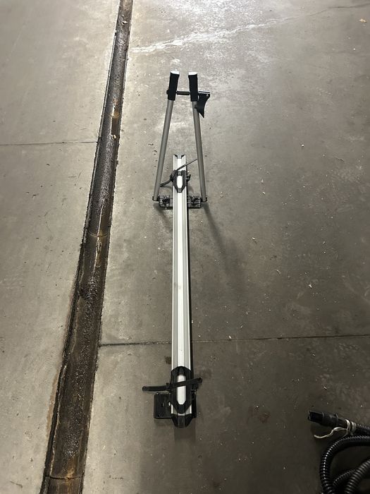 Bagażnik na rower/komplet welurowych oryginalnych dywanikow do auta.