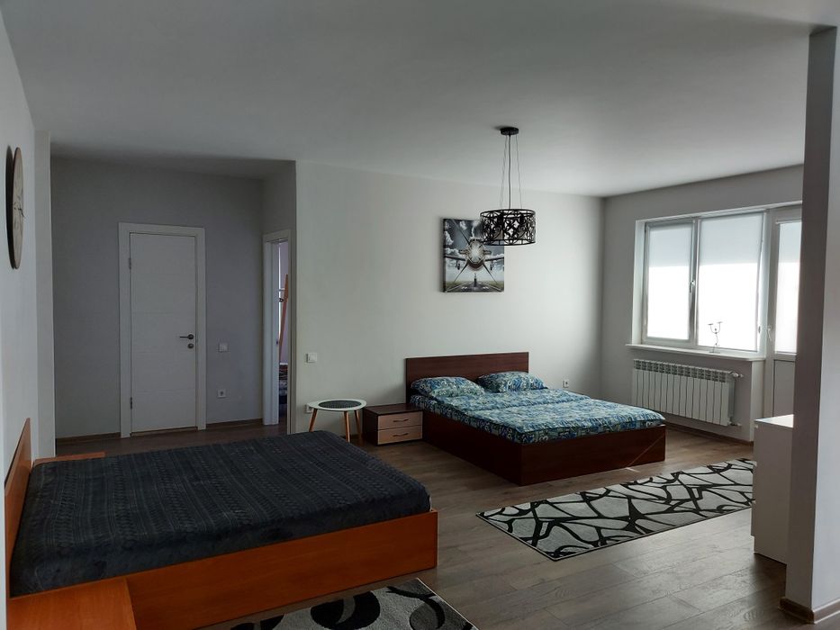 2 - кімнатна квартира. Погодинно. Подобово. ТРЦ " ЧАЙКА " Smart TV.