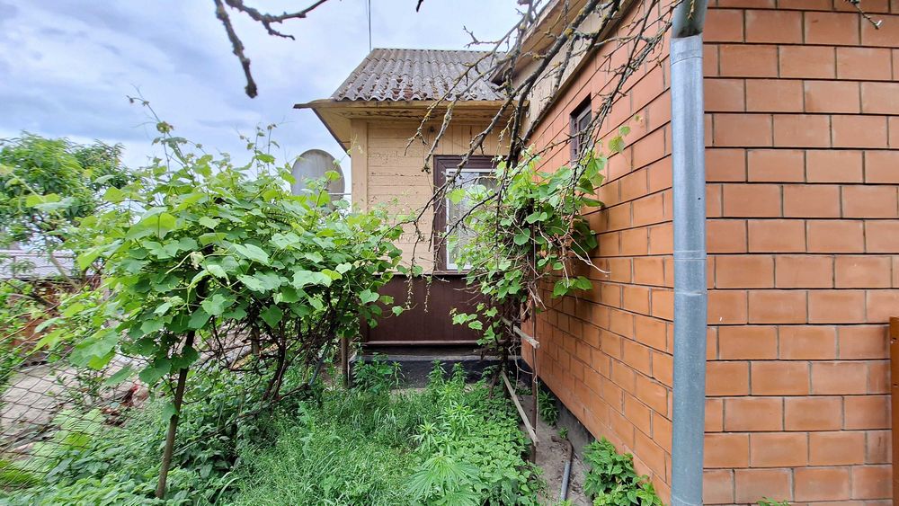 Продам будинок, гараж, земельну ділянку в смт.Клевань, Рівненський район.