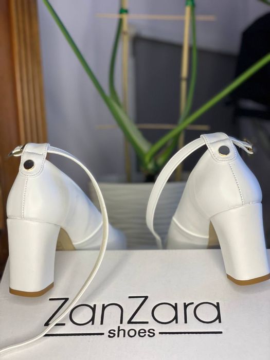 Весільні туфлі для нареченої