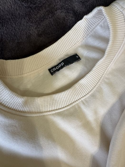 Стильний молочний кроп-світшот