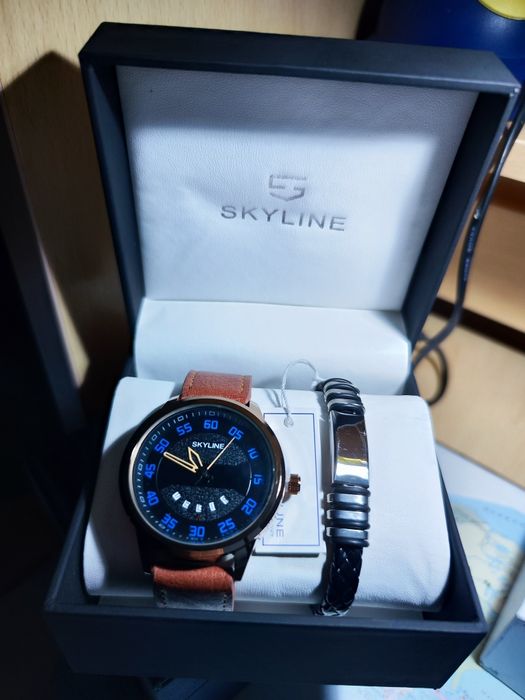Lindíssimo conjunto Relógio e Pulseira marrom de homem da Skyline