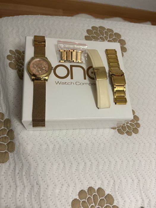 Relogio One com 3 braceletes