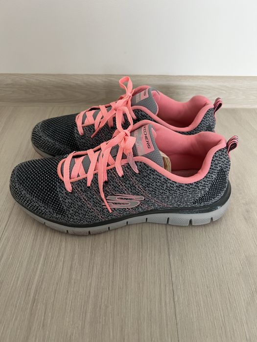 Продам кроссовки Adidas Stan smith; Skechers (Nike, adidas, reebok)