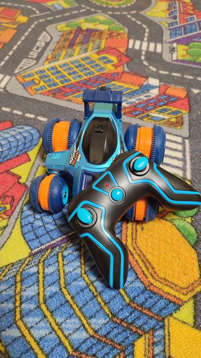 Машинка-перевертень на радіокеруванні