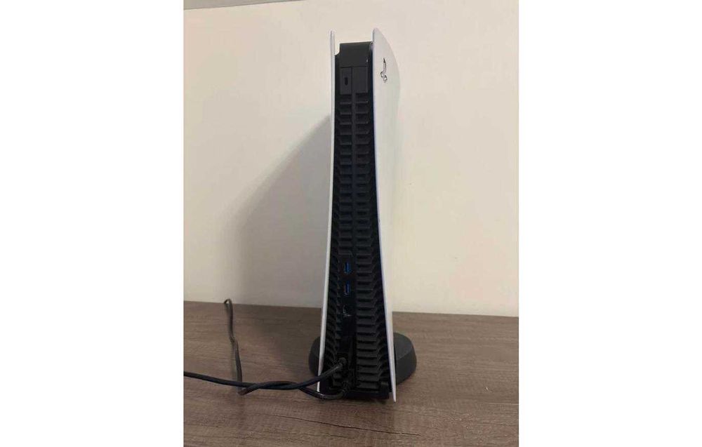 Sony PlayStation 5 Standard Edition Como Nova