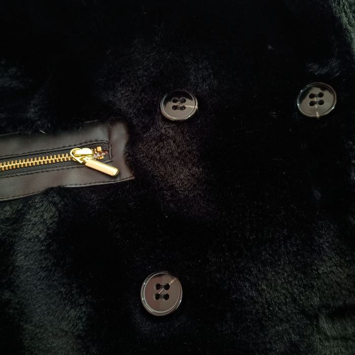 Sobretudo, casaco Nakuro preto de pelo sintético, novo