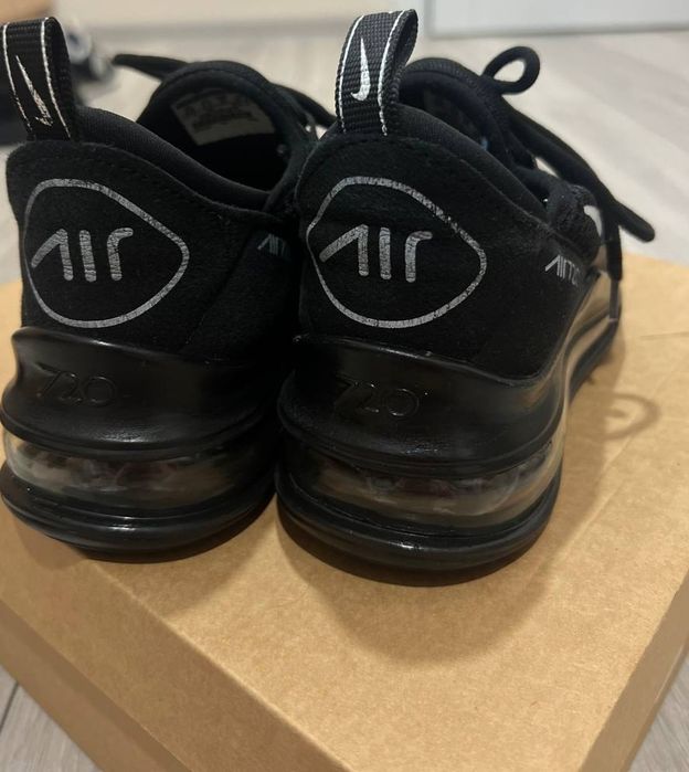 Жіночі кросівки Nike air max 270