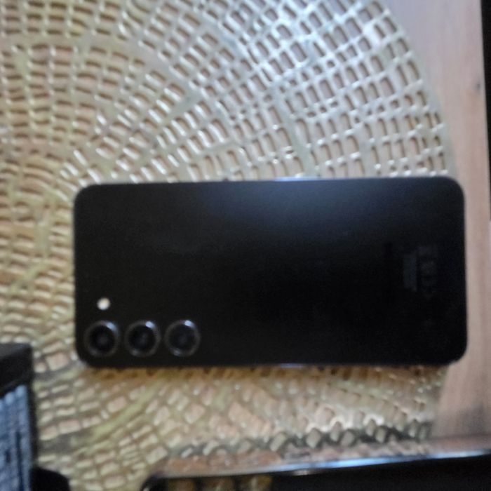 Samsung.     S23+
